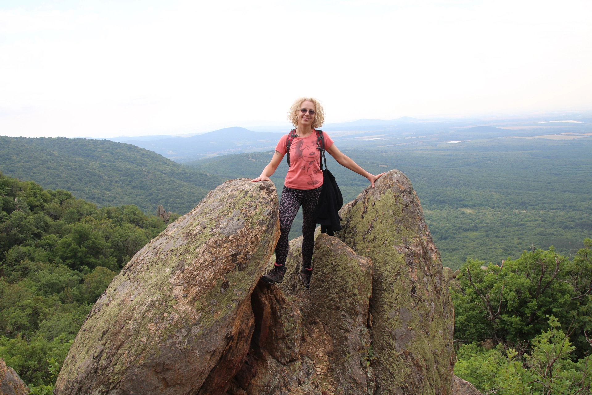 Долменът Плочата и каменната чаша Кутела